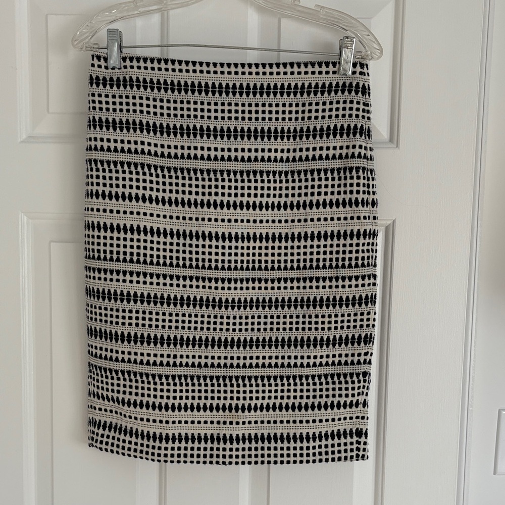 Ann Taylor Loft Black and White Patterned Women's Skirt